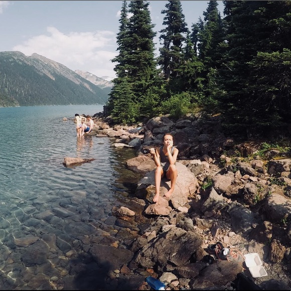 Meet your Posher, Heidi - Picture 3 of 4